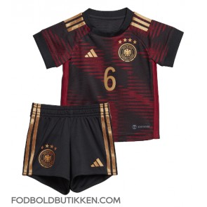 Tyskland Joshua Kimmich #6 Udebanetrøje Børn VM 2022 Kortærmet (+ Korte bukser)